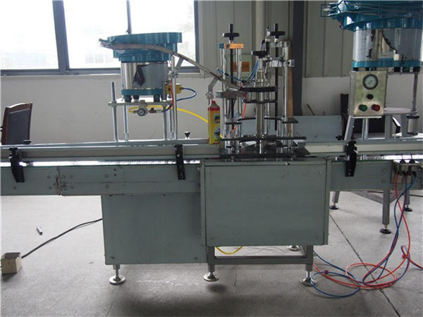 24 हेड्स बाटली टॉयलेट वॉटर फिलिंग मशीन