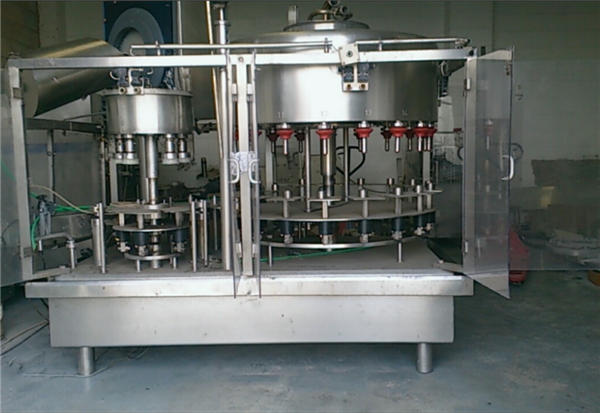 10-डोके नकारात्मक-प्रेशर परफ्यूम बाटली भरणे मशीन