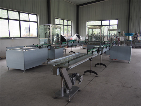 स्वयंचलित शैम्पू भरणे आणि कॅपिंग लाइन