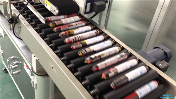 फीडरसह स्वयंचलित सॉसेज लेबलिंग मशीन